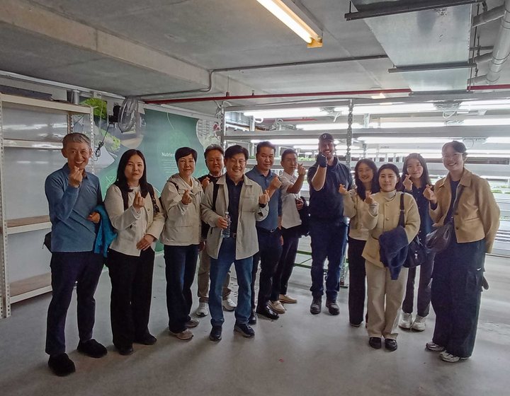 Korean delegates tour Macrofarm